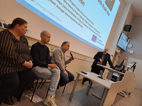 Paneelikeskustelu terveystieteiden tiedekunnan tutkimuksen päivässä 2025.