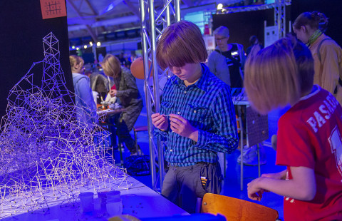 SciFest-tiedetapahtuman osallistujia.