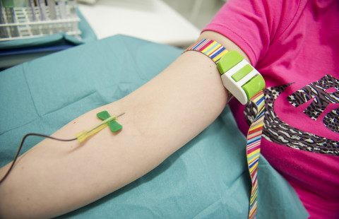 Verinäytteen otto käsivarresta