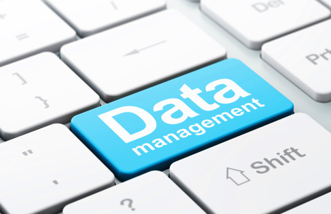 Data management -teksti näppäimistön näppäimellä.