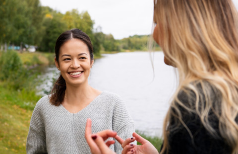 UEF-lähettiläs Nina Vuori Savilahden rannassa
