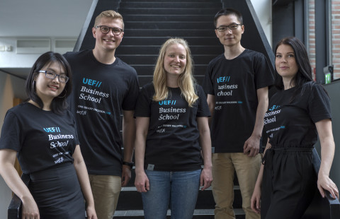 Kuva UEFin opiskelijoista.