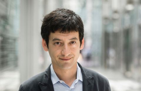 Professor Simcha Jong.