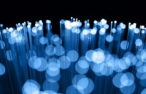 Valokuituja kuvituskuvana.