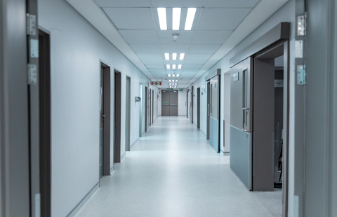 Sairaalan käytävä
