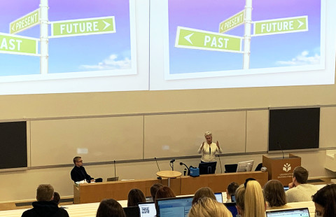 Kauppatieteiden laitoksen juhlasymposium.