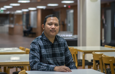 Ramdani Rijal in Metria cafe.