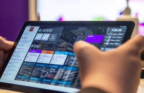 Oppilaat yrityskylässä, iPad.