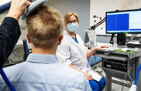 Neuro exam of a man.