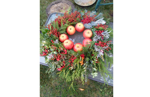 Thank you world -valokuvanäyttelyn seppelekuva.