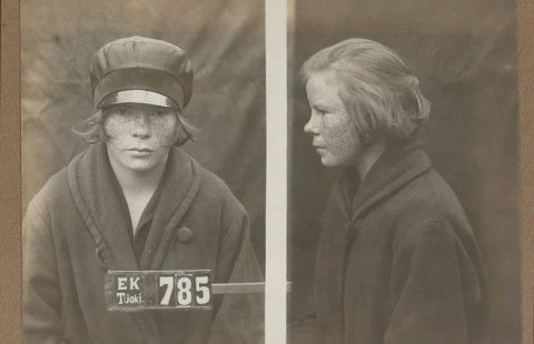 Pidätetty punapakolaistyttö.