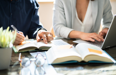 Tiimi työskentelyä.