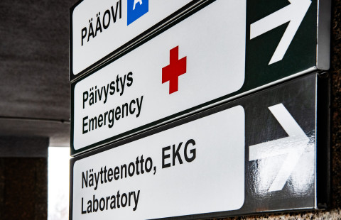 Sairaalan päivystyksen opaste.