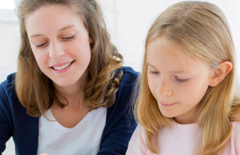 Lapsi ja aikuinen oppimistilanteessa, kuvituskuva