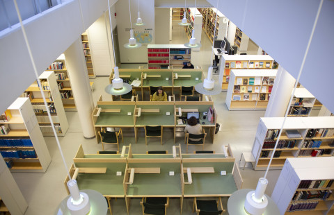 Yleiskuva Joensuun kampuskirjastosta.