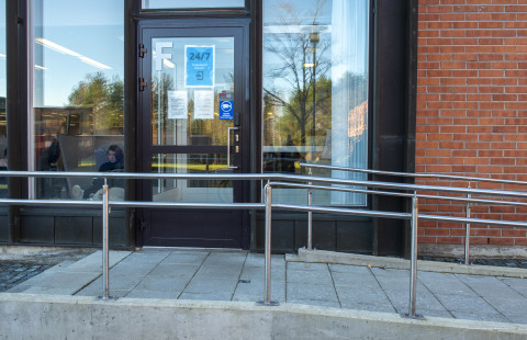 The library&#039;s entrance to the 24/7 self-service facilities in Carelia building