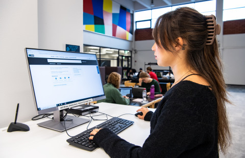 A person is using UEF Primo website at the Kuopio Campus Library.