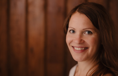 Yrittäjä Johanna Räikkönen jatkuvan oppimisen keskuksen opiskelijatarinassa.