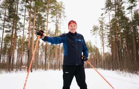 Matti Tolvanen hiihtämässä Rantakylässä. 