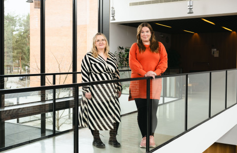 Senni Pykäläinen ja Virpi Moilanen.