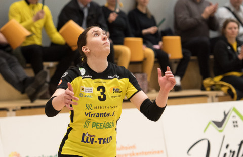 Lentopalloilija Emilia Kääntä on Itä-Suomen yliopiston opiskelija.