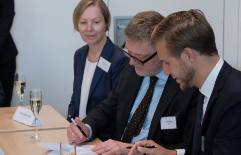 Tuija Kekarainen, Jukka Mönkkönen ja Jean-Frédéric Paulsen. Kuva Joona Raevuori.