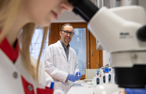 Academy Researcher Henri Leinonen, with Doctoral Researcher Katri Vainionpää in the foreground.