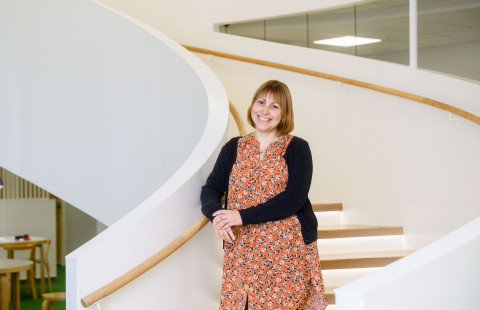 Natalia Mustikka Joensuun toimistolla.