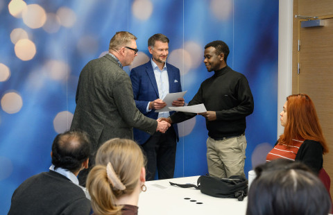 Ylioistosäätiöiden apurahojen jakotilaisuus.