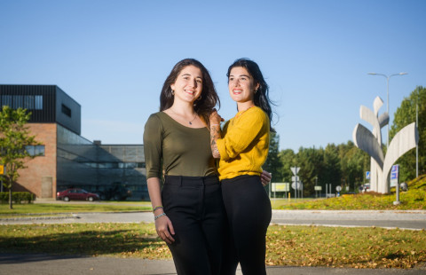 UEF-lähettiläät yhteiskuvassa.