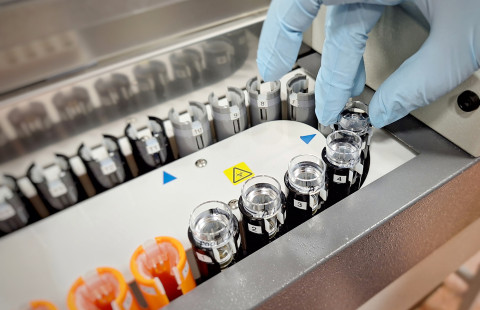 Näytekaruselli Biomarkkerilaboratoriossa.