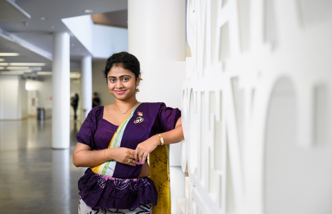 Yoshitha Joensuun yliopiston kampuksella. 