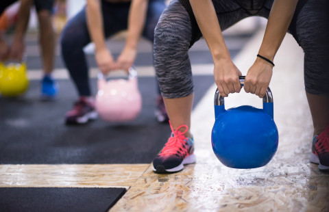 Kahvakuulaharjoittelua ryhmässä.