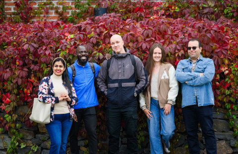 Kansainväliset UEF-lähettiläät yhteiskuvassa.