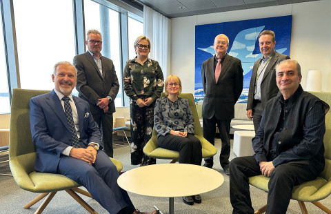 Lars Peter Lindfors, Senior Vice President, Technology and Innovation at Neste, and the leaders of the university research teams.