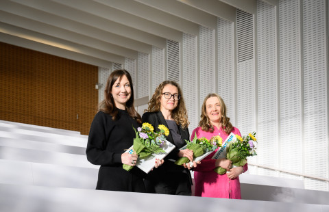 Väitöskirjatutkijan palkinnot myönnettiin Fiia Söderholmille ja Milla Rosenlundille. Professori Anne-Mari Soutolle myönnettiin väitöskirjaohjaajan palkinto.