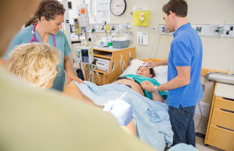 Synnytys sairaalassa.