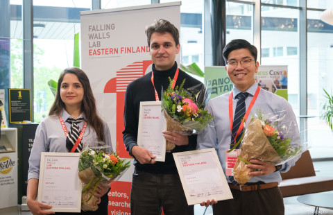 Falling Walls 2026 -kisan voittajat: kolmas palkinto Fahimeh Maleki, pääpalkinto Saku Reunanen, toinen palkinto Teddy Tran. Kuvaaja Jerin Thamby.