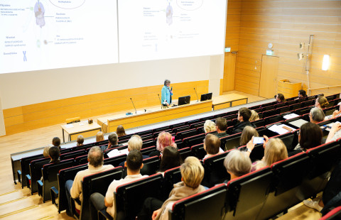Suulääketieteen symposiumin yleisöä keväällä 2026.