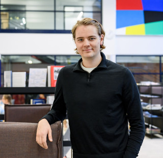 Ville Hukkanen avoimen yliopiston opiskelijatarinassa.