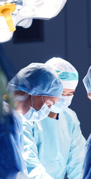 Kirurgeja leikkaussalissa